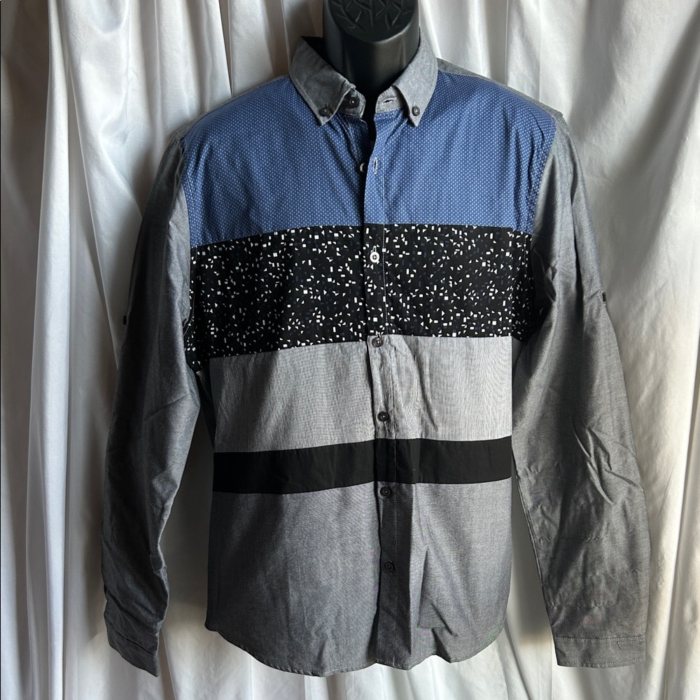 RED Saks Fifth Avenue Men's Blue and Gray Colorblock Shirt - NWOT